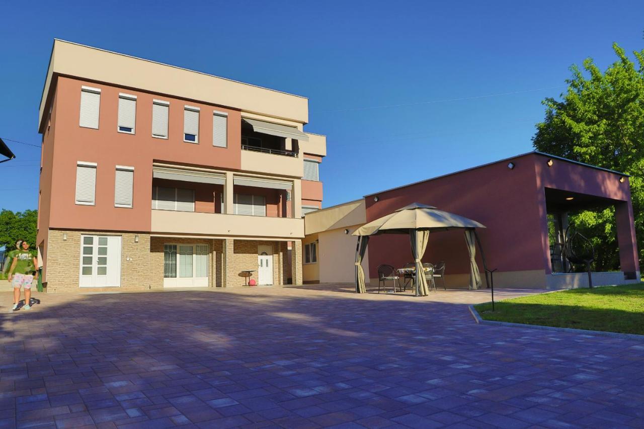 Apartment Vila Tara Bihać Exteriér fotografie
